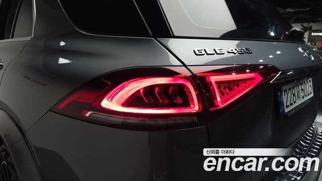 Mercedes-Benz GLE-Class 2023 — Photo 23/38