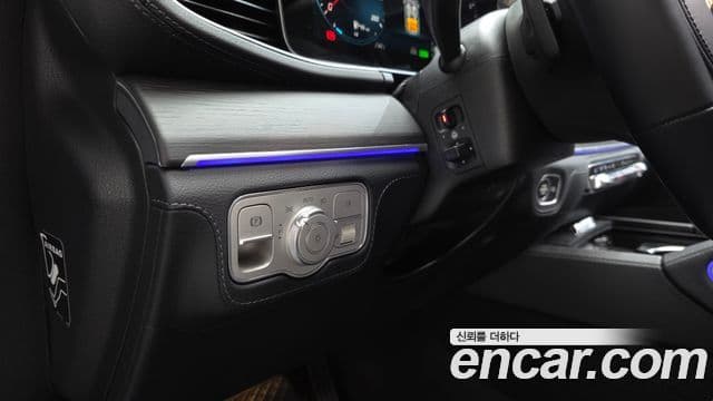 Mercedes-Benz GLE-Class 2023 — Photo 18/38