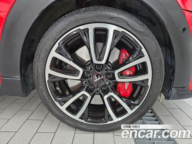 Mini Cooper S 2023 — Photo 8/17