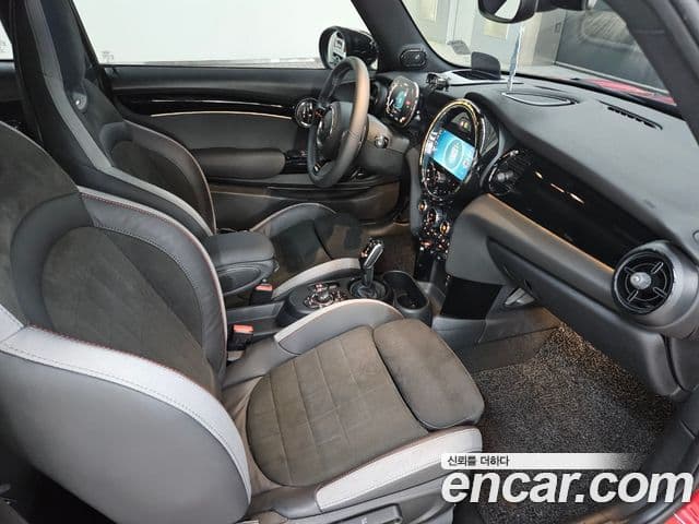 Mini Cooper S 2023 — Photo 12/17