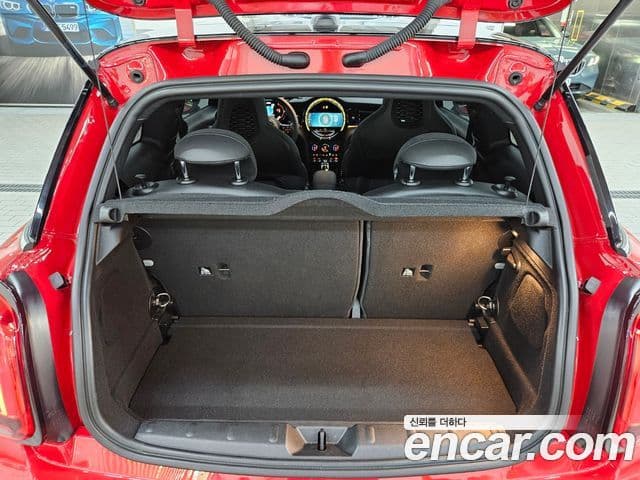 Mini Cooper S 2023 — Photo 4/17