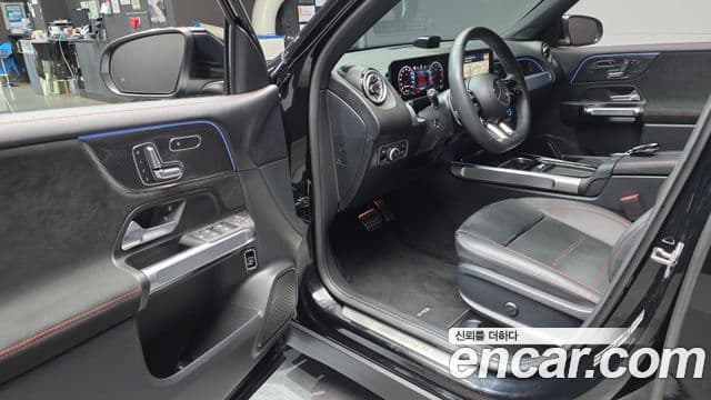 Mercedes-Benz GLB-Class 2025 — фото 10 из 20