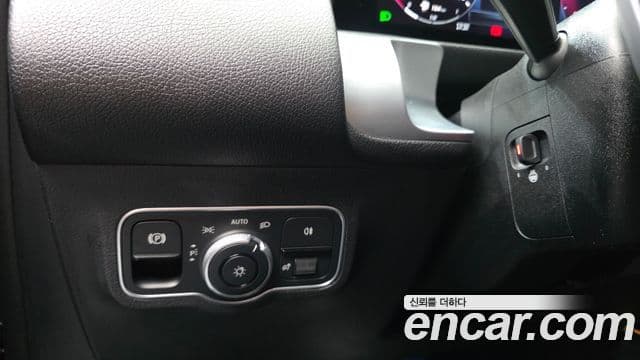 Mercedes-Benz GLB-Class 2025 — фото 20 из 20
