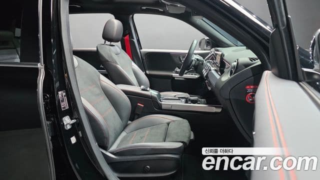 Mercedes-Benz GLB-Class 2025 — Photo 17/30