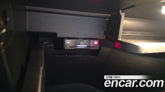 Mercedes-Benz GLB-Class 2025 — Photo 10/30