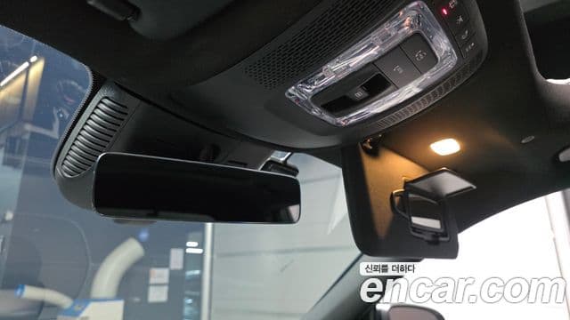Mercedes-Benz GLB-Class 2025 — Photo 28/30