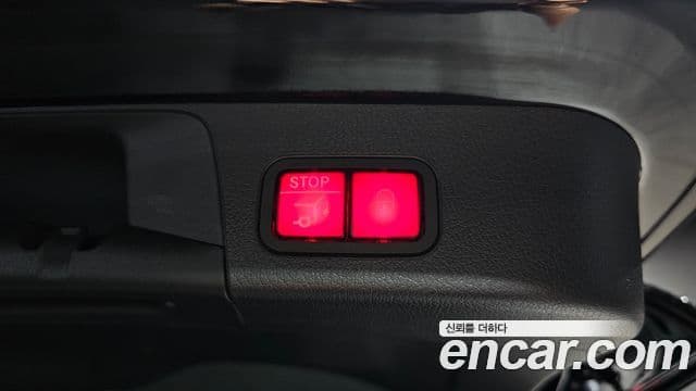 Mercedes-Benz GLB-Class 2025 — Photo 16/30