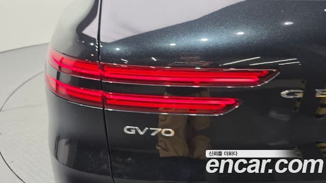 Genesis GV70 2021 — ფოტო 15/31