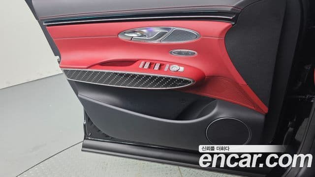 Genesis GV70 2021 — ფოტო 13/31