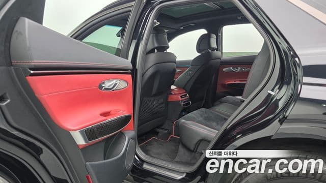 Genesis GV70 2021 — ფოტო 21/31