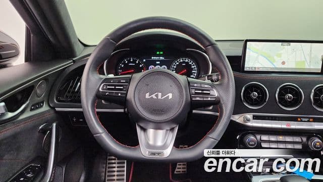 Kia Stinger 2022 — фото 12 из 20