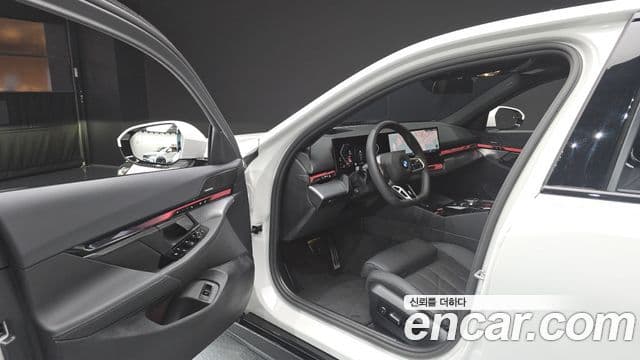 BMW 5 Series 2025 — ფოტო 10/20