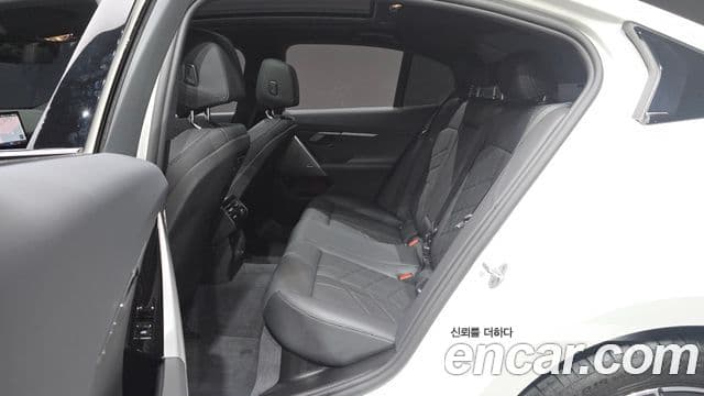 BMW 5 Series 2025 — ფოტო 12/20