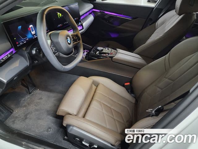 BMW 5 Series 2025 — ფოტო 7/20