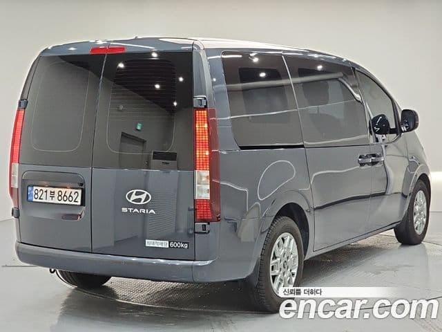 Hyundai Staria 2024 — ფოტო 3/18