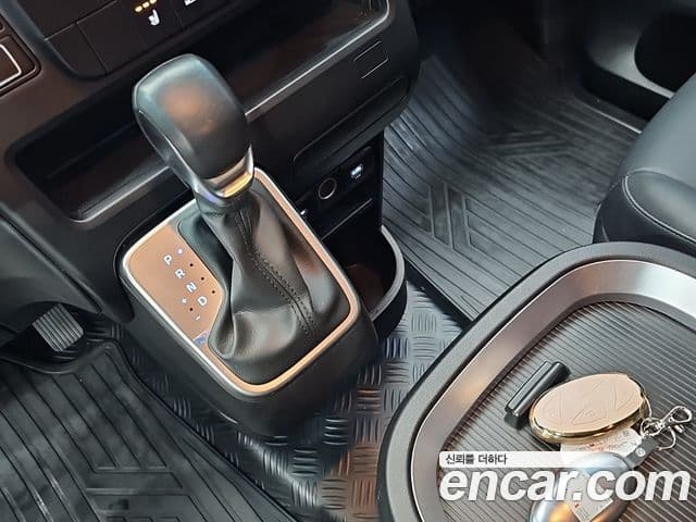 Hyundai Staria 2024 — ფოტო 6/18