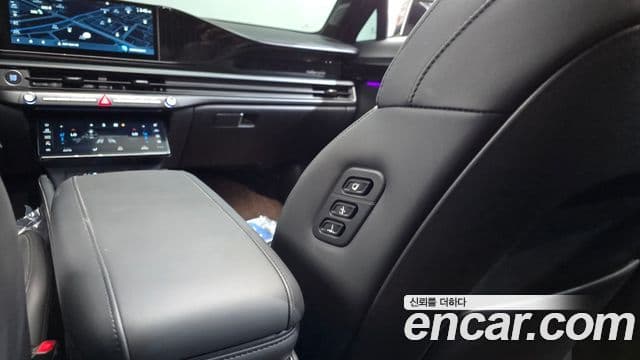 Hyundai Grandeur Hybrid 2025 — Photo 31/39