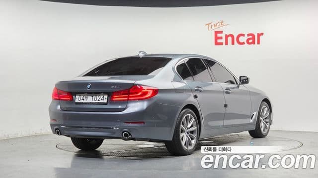BMW 5 Series 2019 — ფოტო 1/20