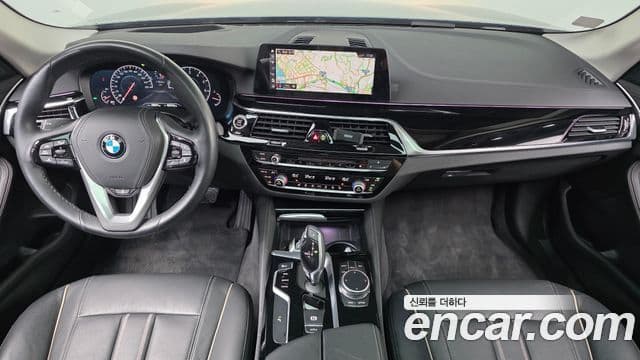 BMW 5 Series 2019 — ფოტო 10/20