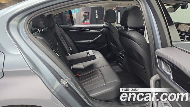 BMW 5 Series 2019 — Şəkil 32/34