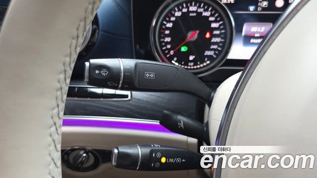 Mercedes-Benz E-Class 2018 — Şəkil 19/20