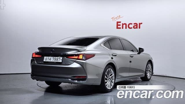 Lexus ES300h 2019 — Şəkil 2/20