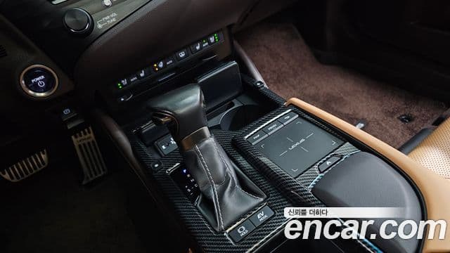 Lexus ES300h 2019 — Şəkil 9/20