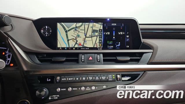 Lexus ES300h 2019 — Şəkil 12/20