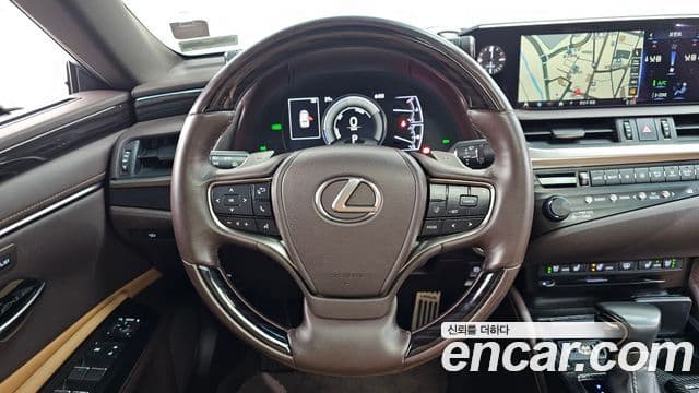 Lexus ES300h 2019 — Şəkil 13/20