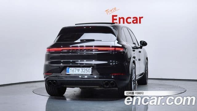 Porsche Cayenne 2024 — ფოტო 4/20