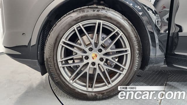 Porsche Cayenne 2024 — ფოტო 5/20