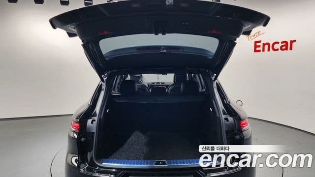 Porsche Cayenne 2024 — ფოტო 20/20