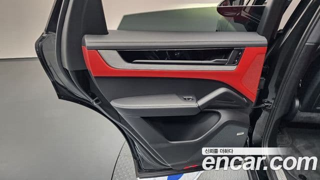 Porsche Cayenne 2024 — Photo 38/40