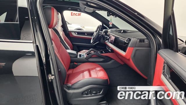 Porsche Cayenne 2024 — Photo 8/40