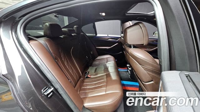 BMW 5 Series 2018 — ფოტო 11/20