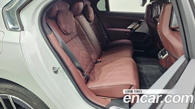 BMW i7 2024 — ფოტო 18/36