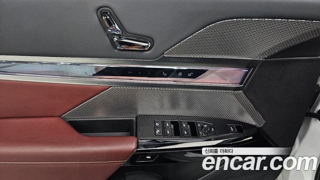 BMW i7 2024 — ფოტო 23/36