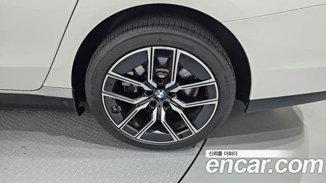 BMW i7 2024 — ფოტო 16/36