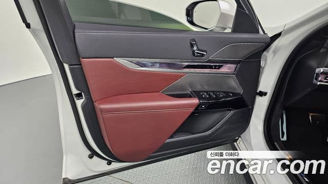 BMW i7 2024 — ფოტო 26/36