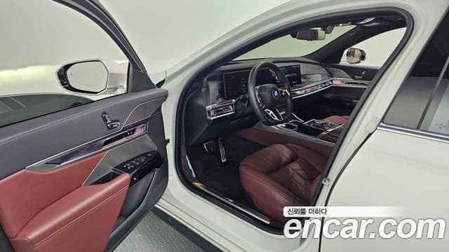 BMW i7 2024 — ფოტო 30/36