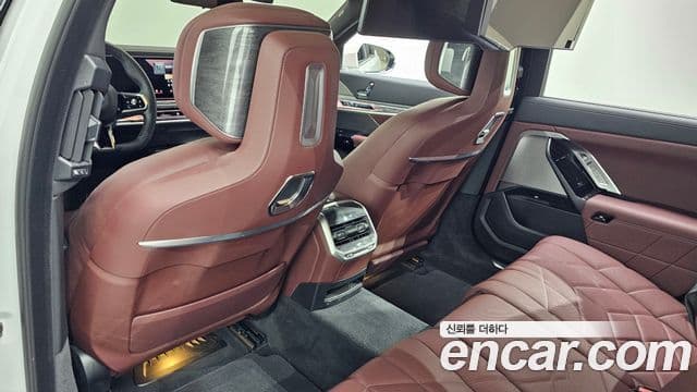 BMW i7 2024 — ფოტო 17/36