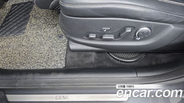 Genesis GV80 2021 — ფოტო 24/39
