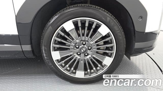 Hyundai Santa Fe 2023 — ფოტო 30/35