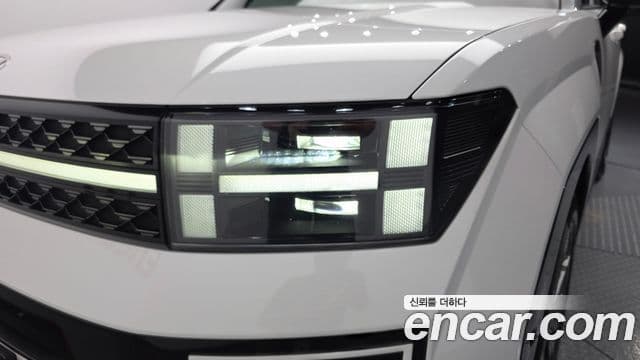 Hyundai Santa Fe 2023 — ფოტო 17/35