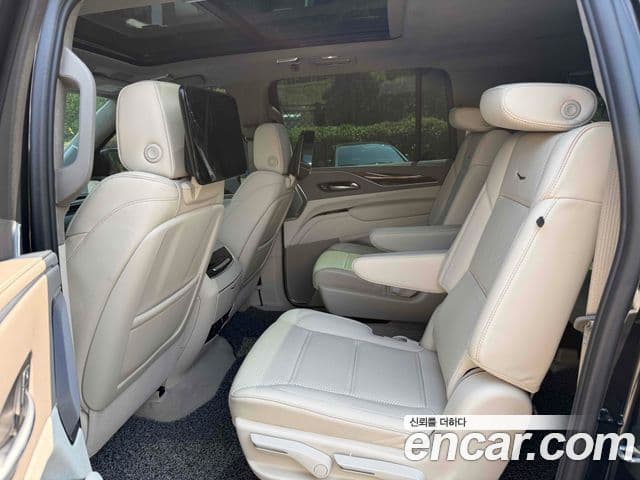 Cadillac Escalade 2024 — фото 14 из 20