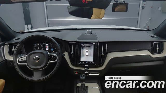 Volvo XC60 2019 — Photo 9/20
