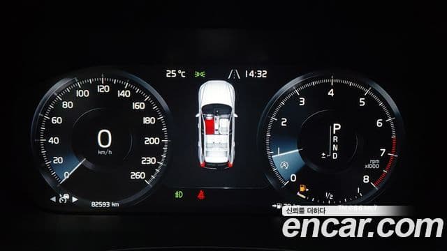Volvo XC60 2019 — Photo 19/20