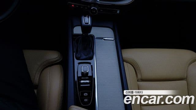 Volvo XC60 2019 — Photo 14/20
