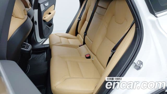 Volvo XC60 2019 — Photo 6/20