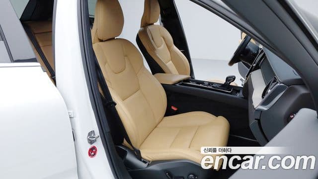 Volvo XC60 2019 — Photo 20/20